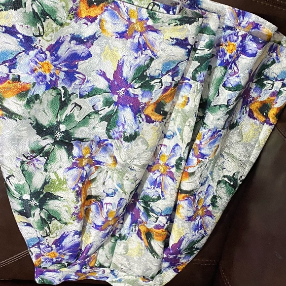 H&M Skirt - Picture 2 of 5